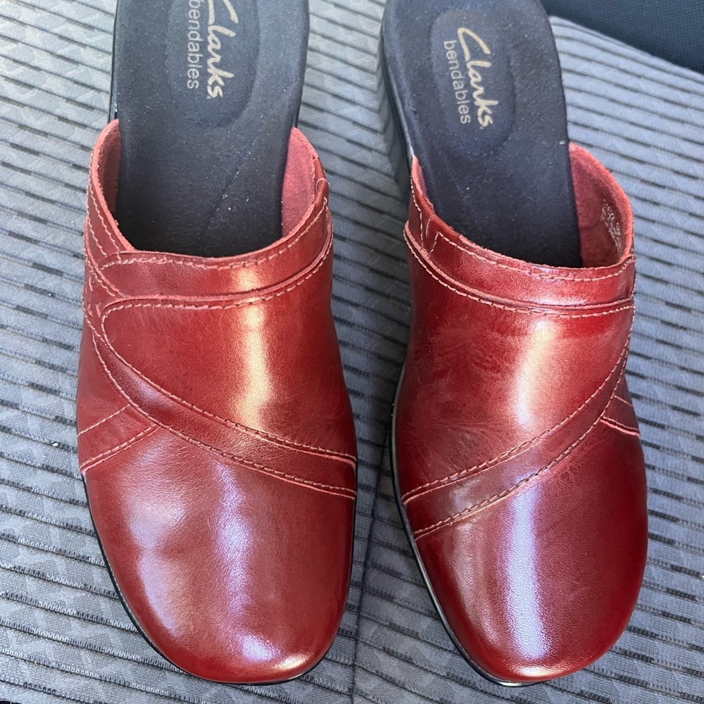Clarks Redish Leather Slip On Mule